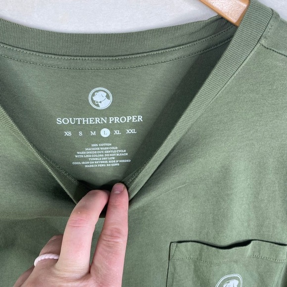 Southern Propper Green Long Sleeve Santa Paws is Coming To Town Shirt Size Large - Picture 3 of 3